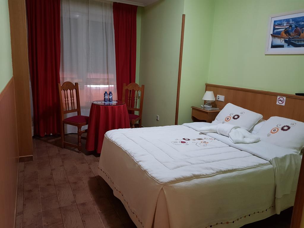 Hostal Ponte Dos Santos Ribadeo Kültér fotó